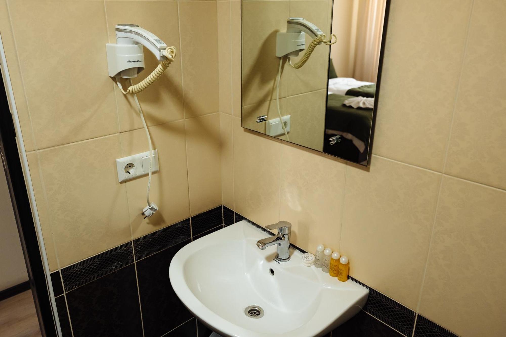 Comfort Hotel キシナウ エクステリア 写真